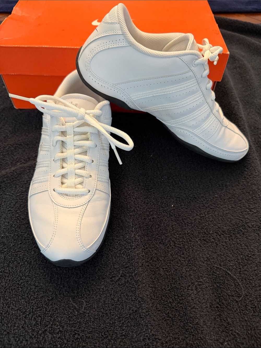 Women’s Nike Musique III SL Sneakers